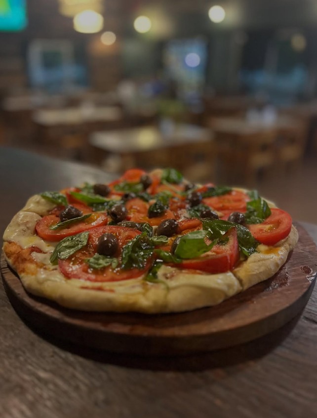 Pizza al horno de leña de Metro Pizzería