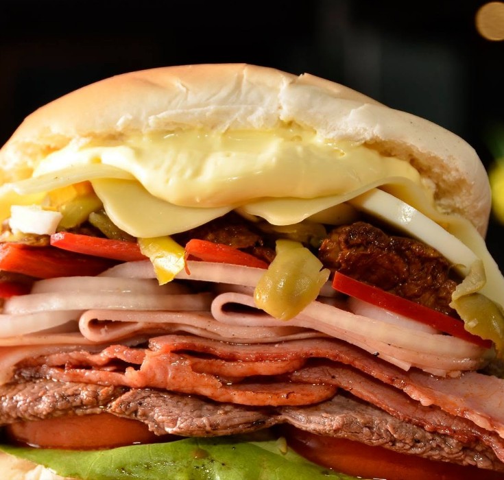 Chivito completo de Metro Pizzería